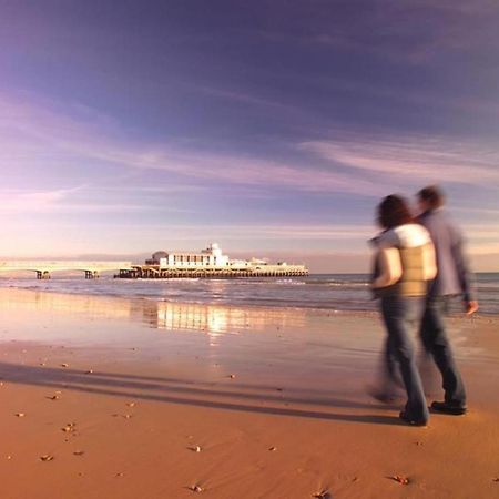 Bournecoast - Stylish Flat With Balcony - Sea Views - 10 Min Walk To Beach - Parking - Wifi - Fm8407 Bournemouth Zewnętrze zdjęcie