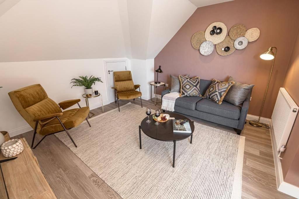 Bournecoast - Stylish Flat With Balcony - Sea Views - 10 Min Walk To Beach - Parking - Wifi - Fm8407 Bournemouth Zewnętrze zdjęcie