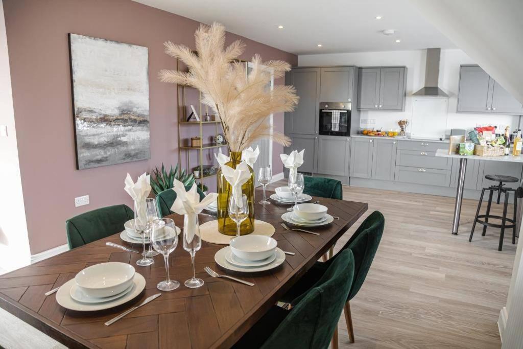 Bournecoast - Stylish Flat With Balcony - Sea Views - 10 Min Walk To Beach - Parking - Wifi - Fm8407 Bournemouth Zewnętrze zdjęcie