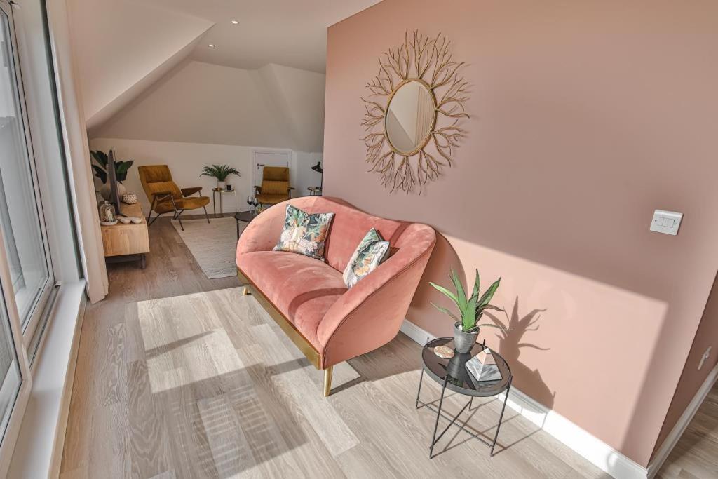 Bournecoast - Stylish Flat With Balcony - Sea Views - 10 Min Walk To Beach - Parking - Wifi - Fm8407 Bournemouth Zewnętrze zdjęcie