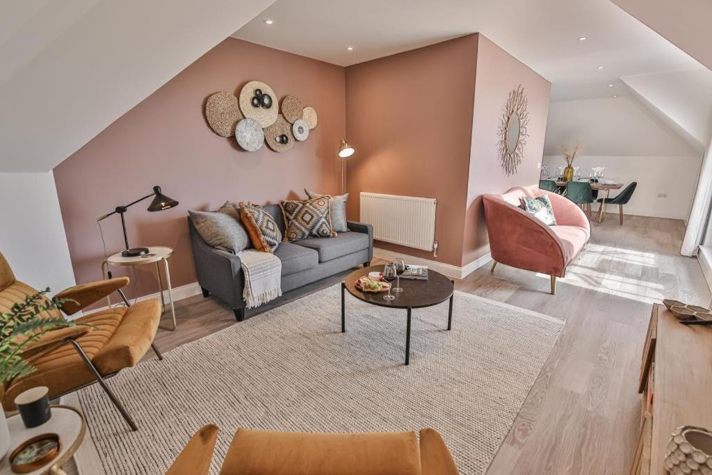 Bournecoast - Stylish Flat With Balcony - Sea Views - 10 Min Walk To Beach - Parking - Wifi - Fm8407 Bournemouth Zewnętrze zdjęcie