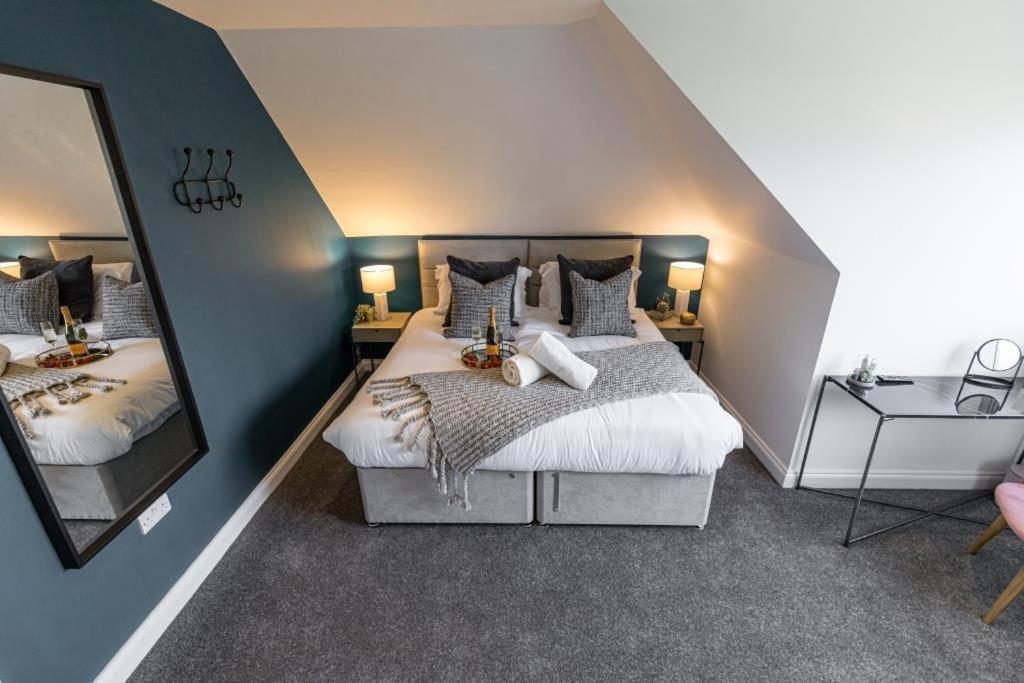 Bournecoast - Stylish Flat With Balcony - Sea Views - 10 Min Walk To Beach - Parking - Wifi - Fm8407 Bournemouth Zewnętrze zdjęcie