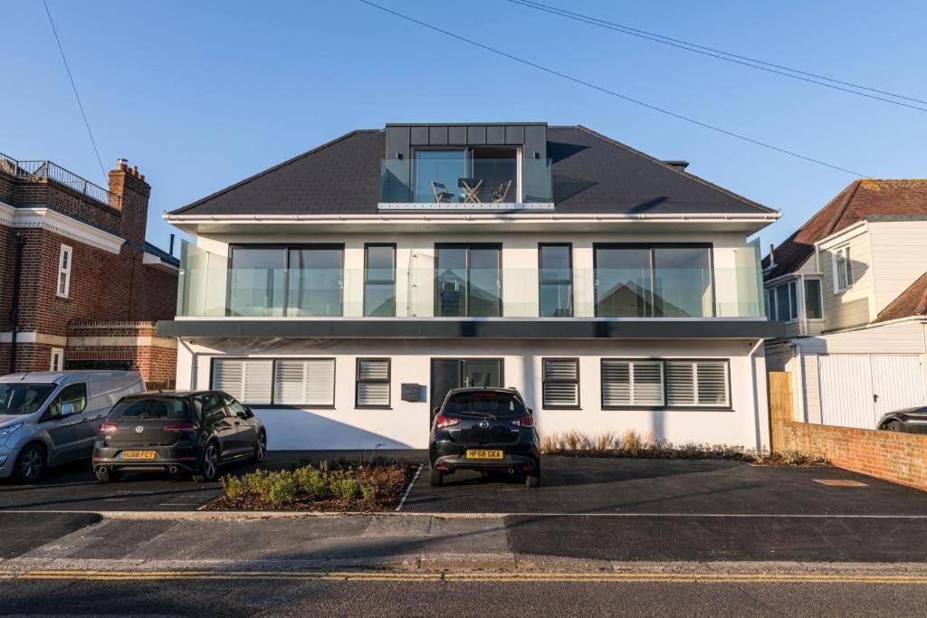 Bournecoast - Stylish Flat With Balcony - Sea Views - 10 Min Walk To Beach - Parking - Wifi - Fm8407 Bournemouth Zewnętrze zdjęcie