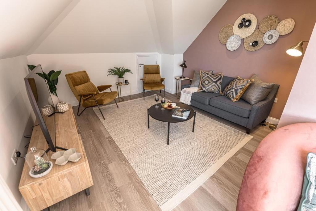 Bournecoast - Stylish Flat With Balcony - Sea Views - 10 Min Walk To Beach - Parking - Wifi - Fm8407 Bournemouth Zewnętrze zdjęcie