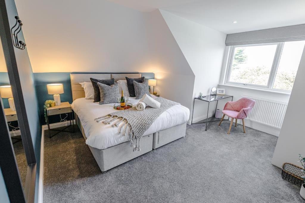 Bournecoast - Stylish Flat With Balcony - Sea Views - 10 Min Walk To Beach - Parking - Wifi - Fm8407 Bournemouth Zewnętrze zdjęcie
