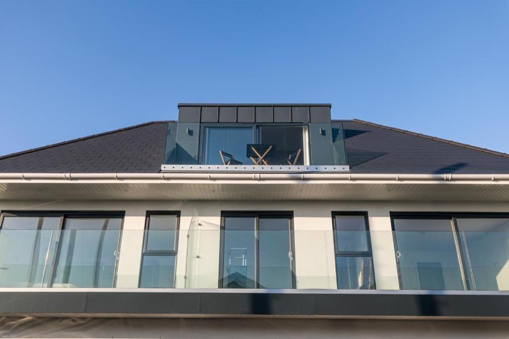Bournecoast - Stylish Flat With Balcony - Sea Views - 10 Min Walk To Beach - Parking - Wifi - Fm8407 Bournemouth Zewnętrze zdjęcie