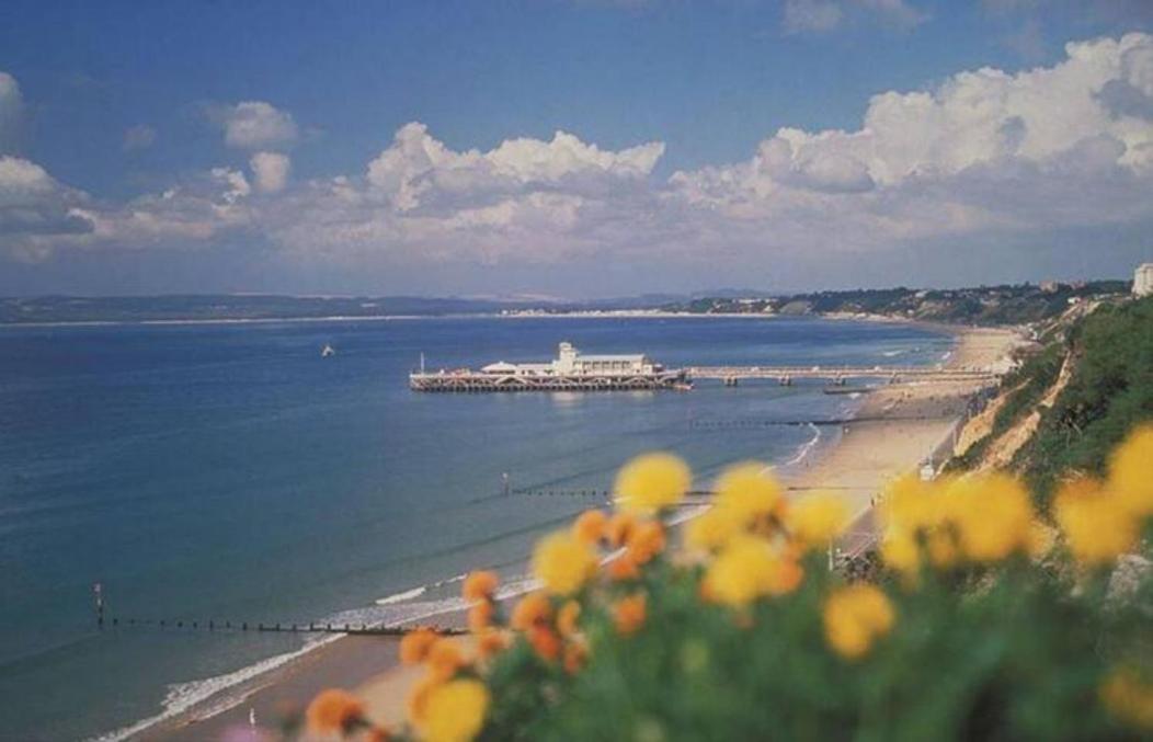 Bournecoast - Stylish Flat With Balcony - Sea Views - 10 Min Walk To Beach - Parking - Wifi - Fm8407 Bournemouth Zewnętrze zdjęcie